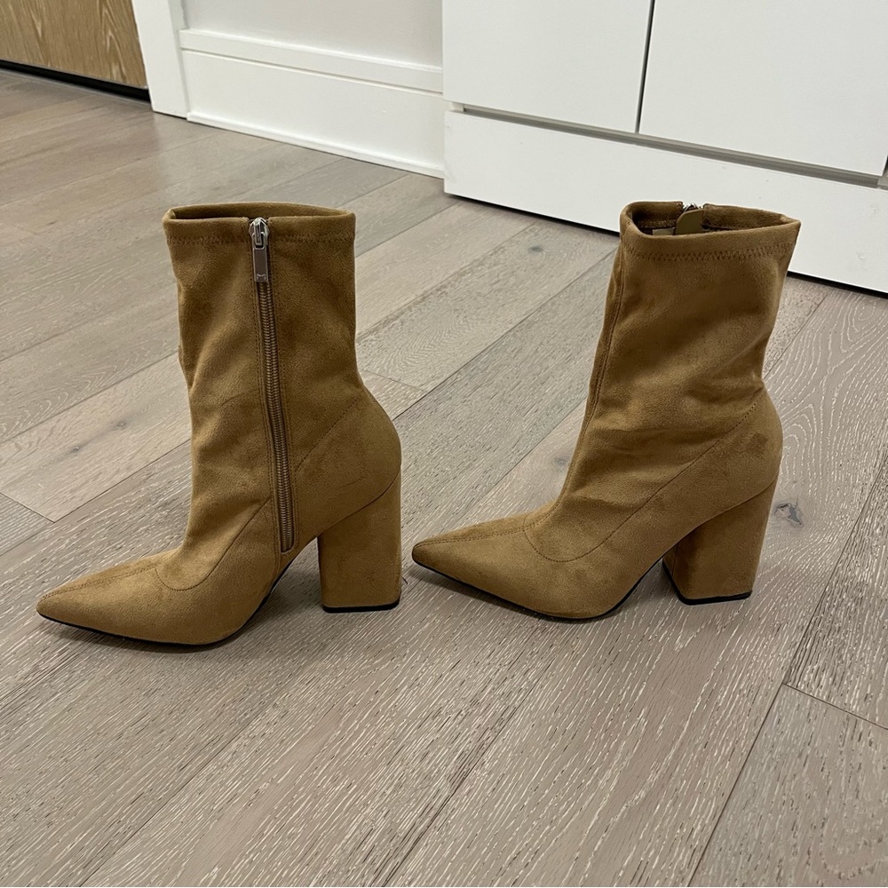 Marc Fisher Ankle Sock Booties in Tan/Camel - Size 7